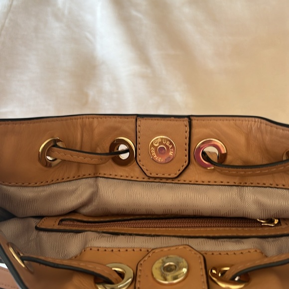 Michael Kors medium bucket bag - Picture 8 of 13